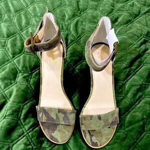 Women's Seychelles Cloud Nine Camo Wedge Ankle Sandal Size 10 NWT NWOB $115